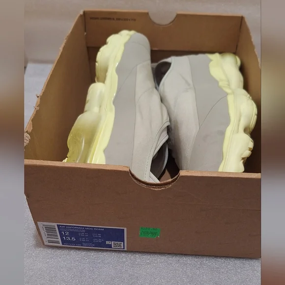 Nike VaporMax Moc Roam Sneaker - Picture 6 of 6